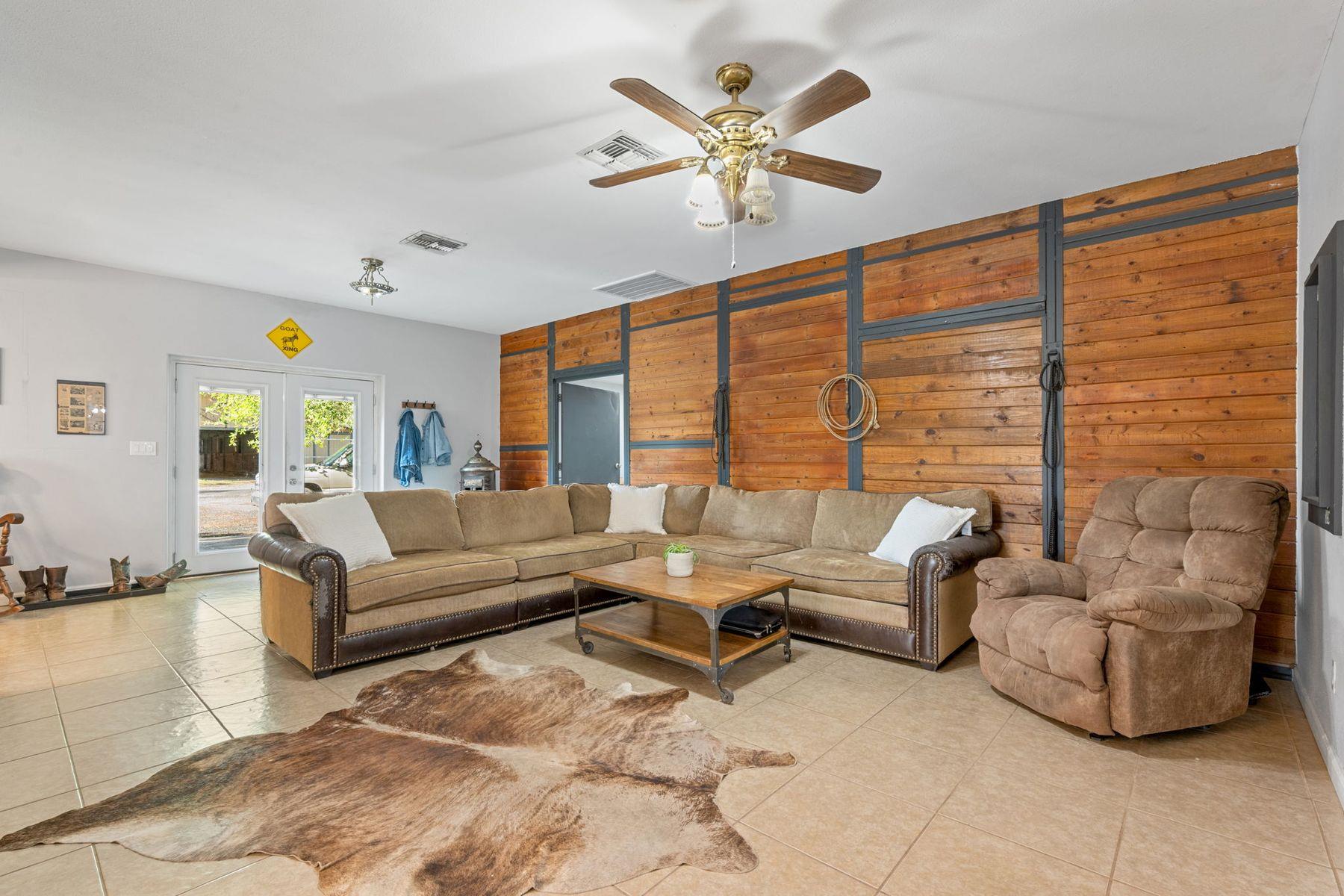 25 Zoeller Ln, Boerne, TX 78006