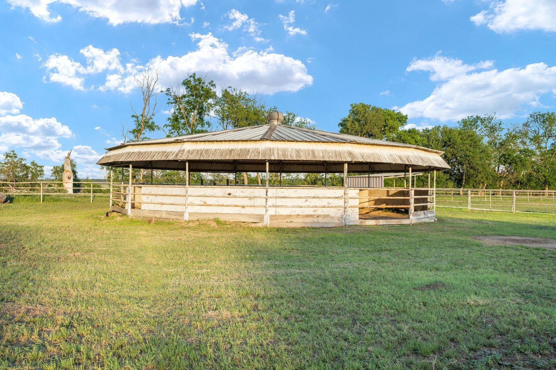 25 Zoeller Ln, Boerne, TX 78006