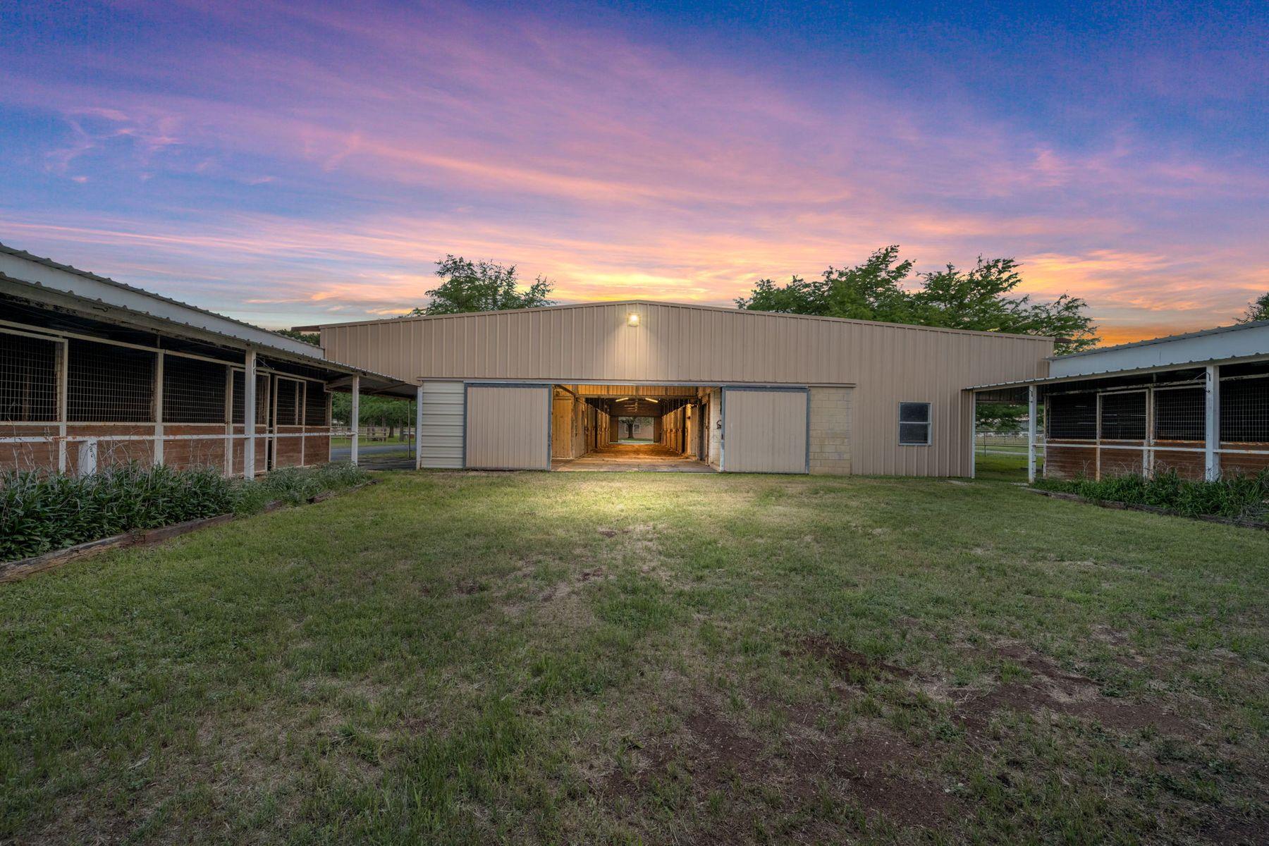25 Zoeller Ln, Boerne, TX 78006
