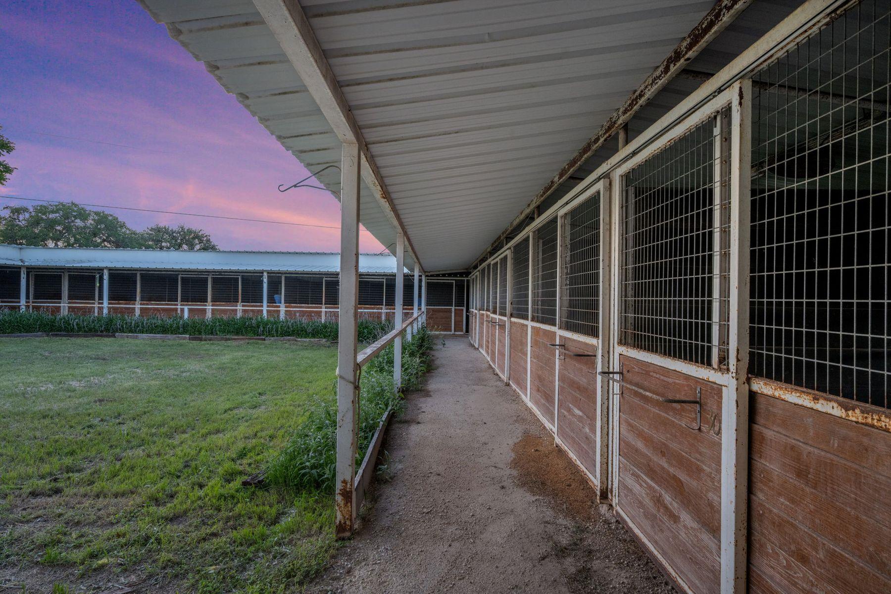 25 Zoeller Ln, Boerne, TX 78006