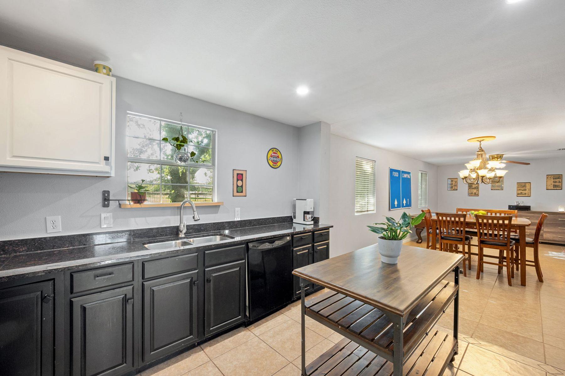 25 Zoeller Ln, Boerne, TX 78006