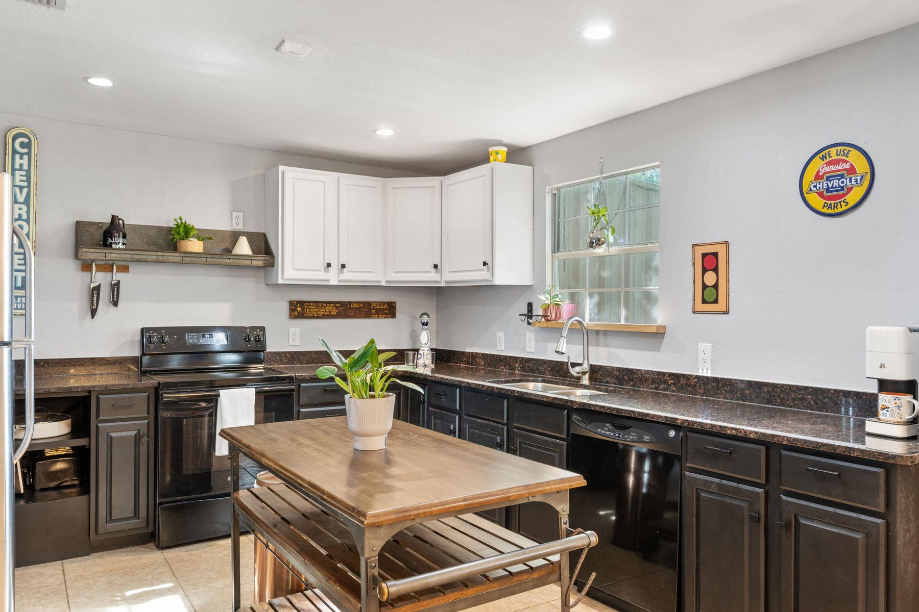 25 Zoeller Ln, Boerne, TX 78006