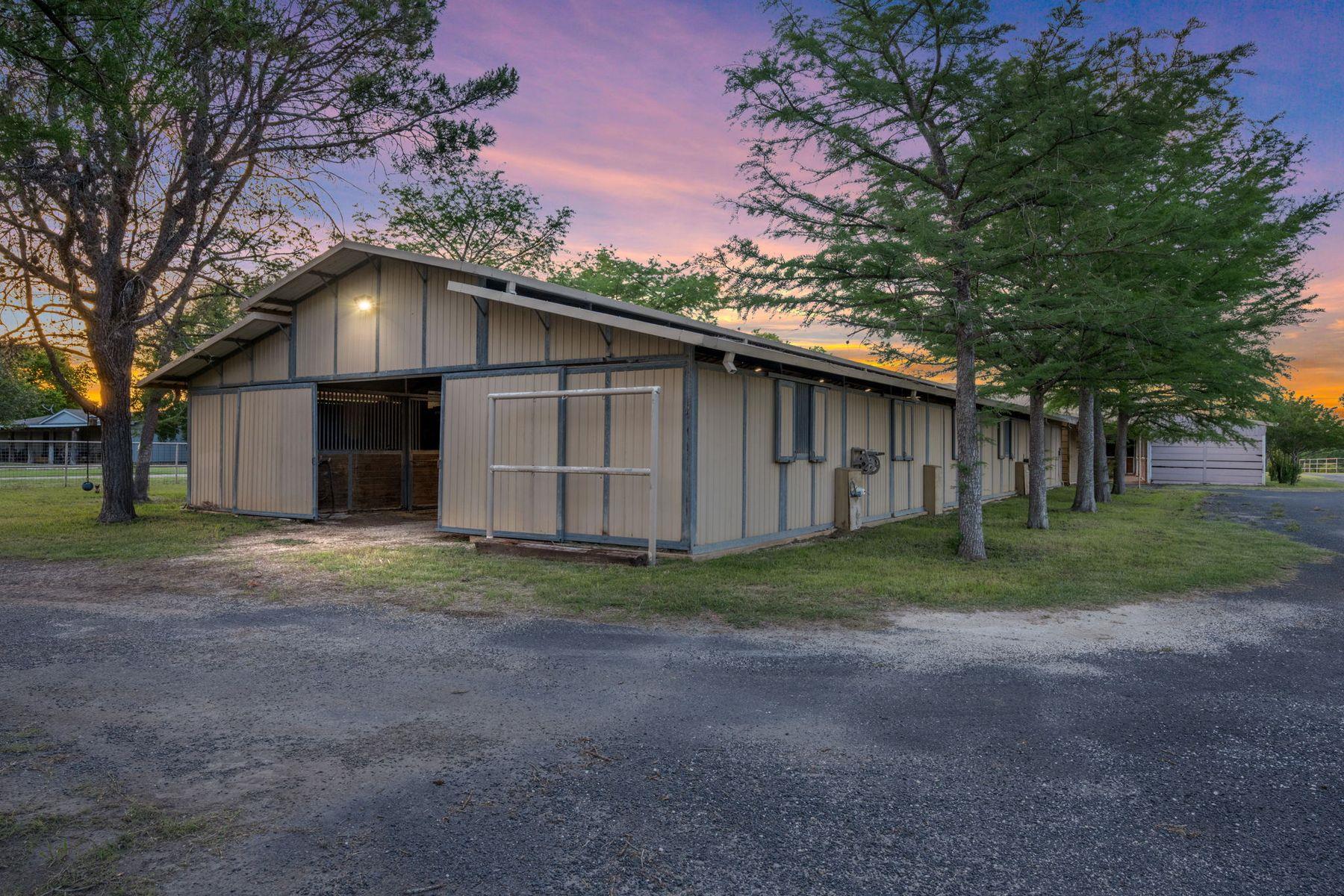 25 Zoeller Ln, Boerne, TX 78006