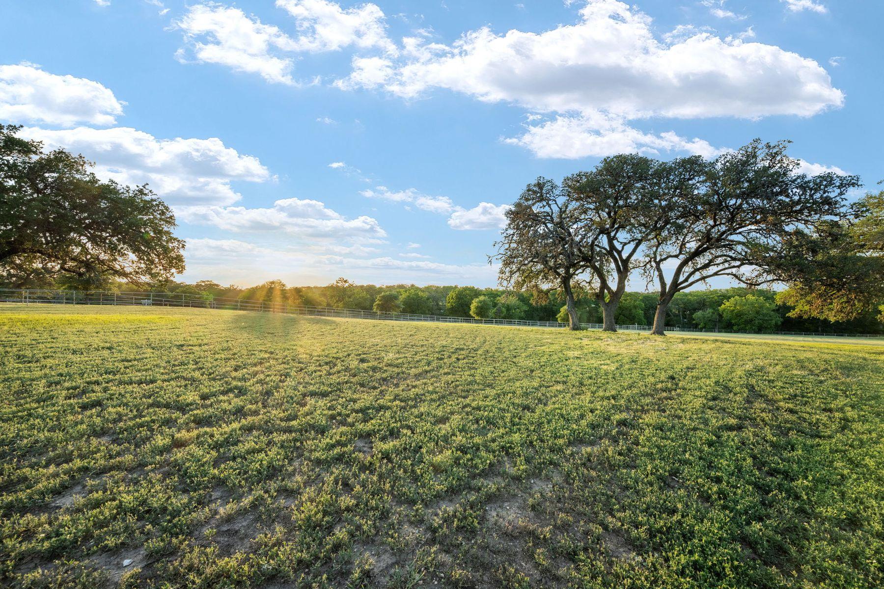 25 Zoeller Ln, Boerne, TX 78006