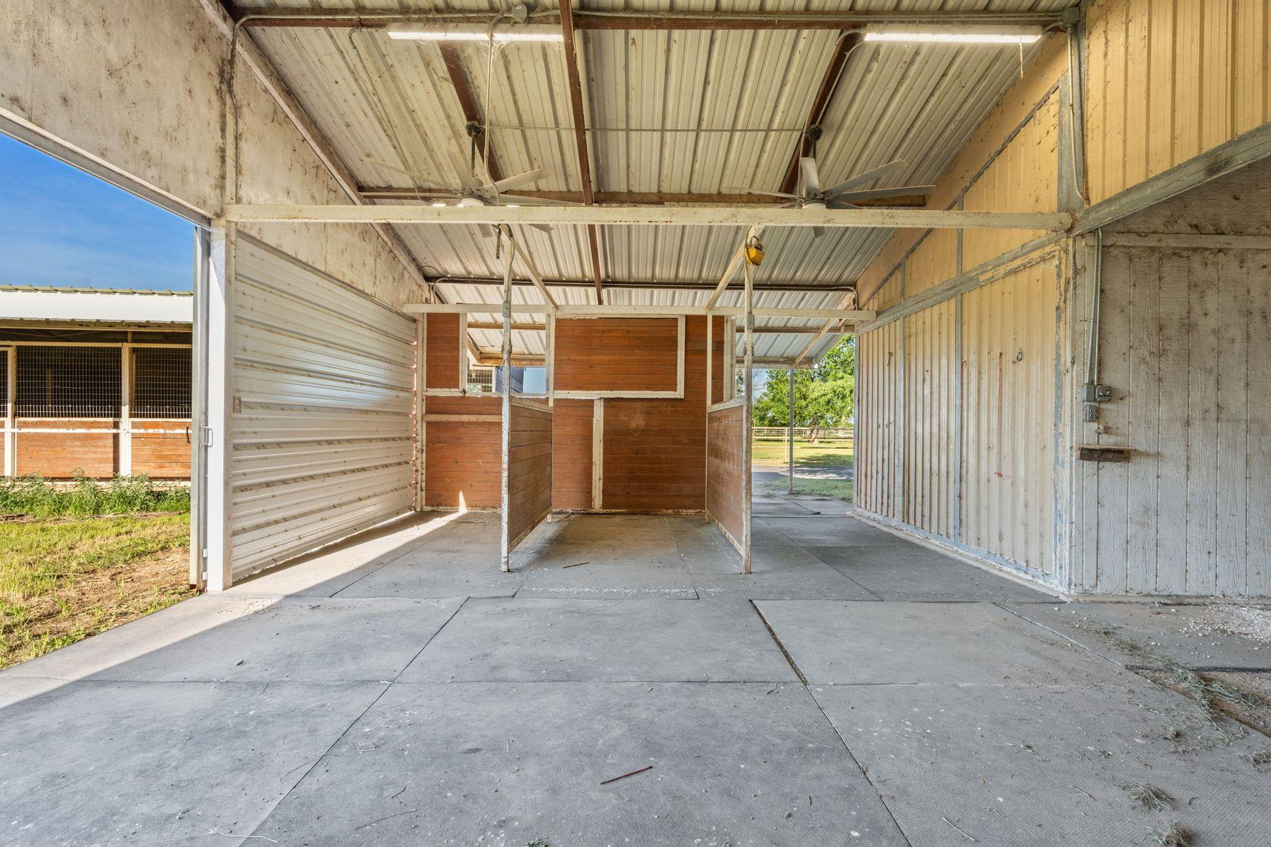 25 Zoeller Ln, Boerne, TX 78006