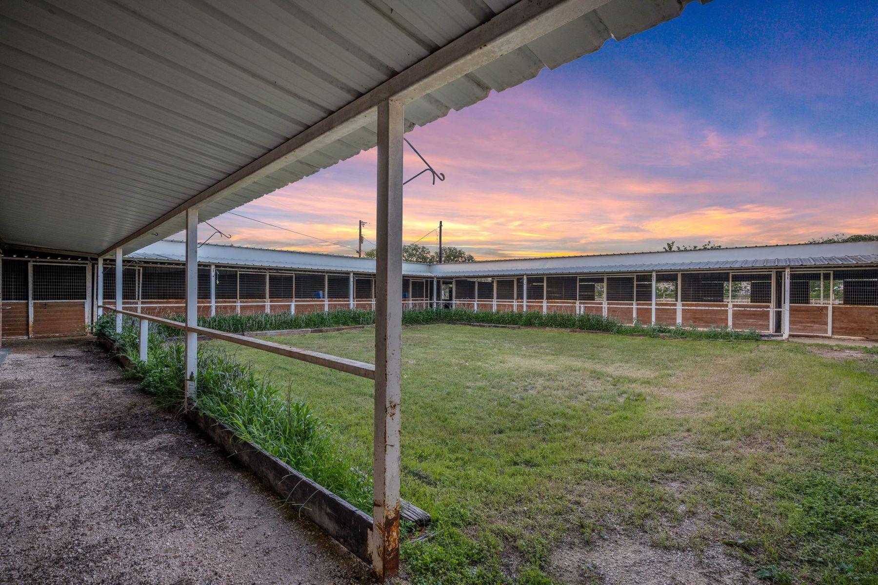 25 Zoeller Ln, Boerne, TX 78006