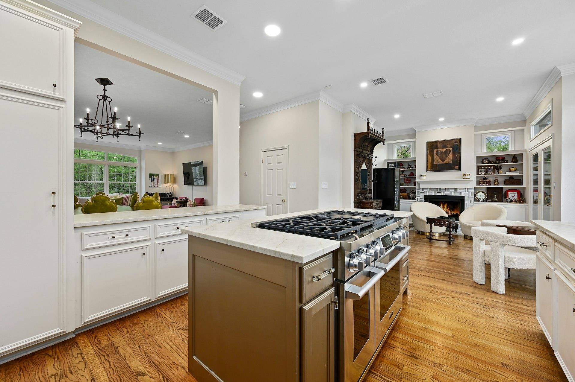 2712 Hillview Green Ln, Austin, TX 78703