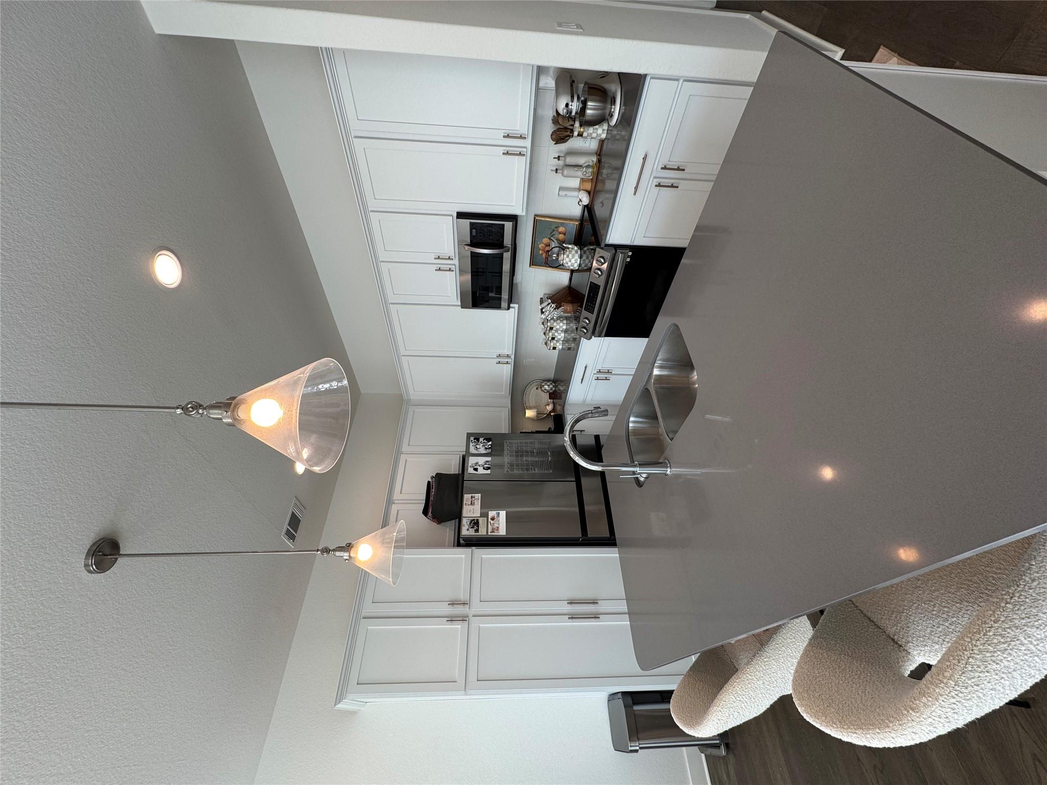 2050 Lohmans Spur # 702, Lakeway, TX 78734