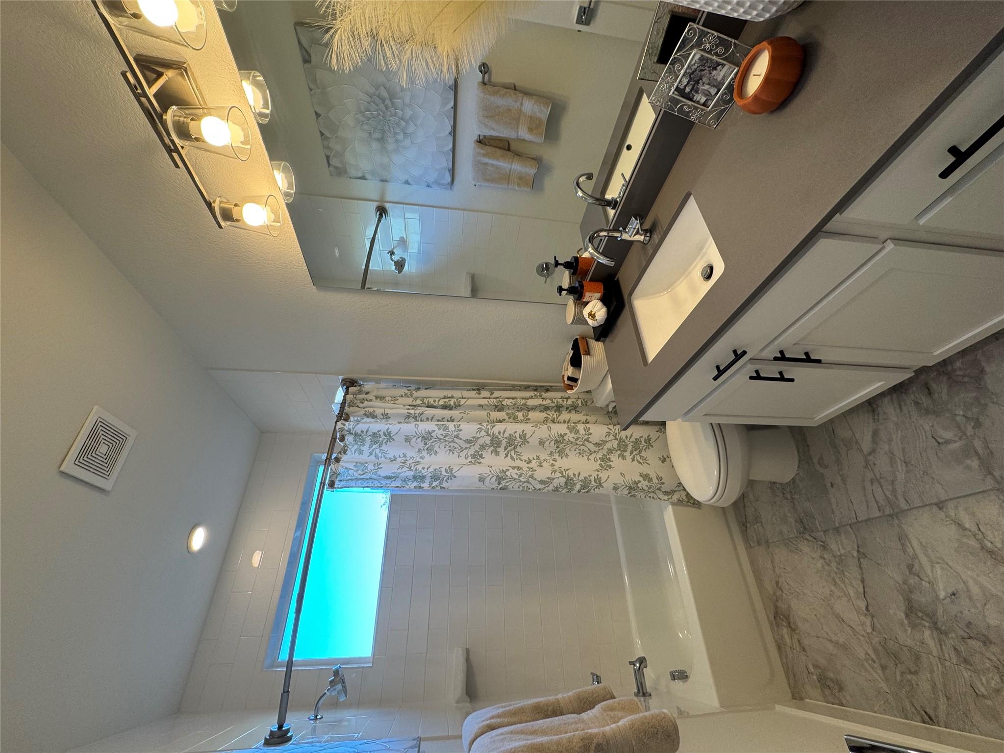 2050 Lohmans Spur # 702, Lakeway, TX 78734