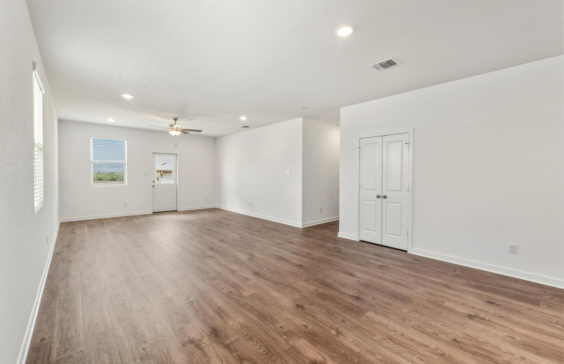 408 Paradise Canyon Dr, Jarrell, TX 76537