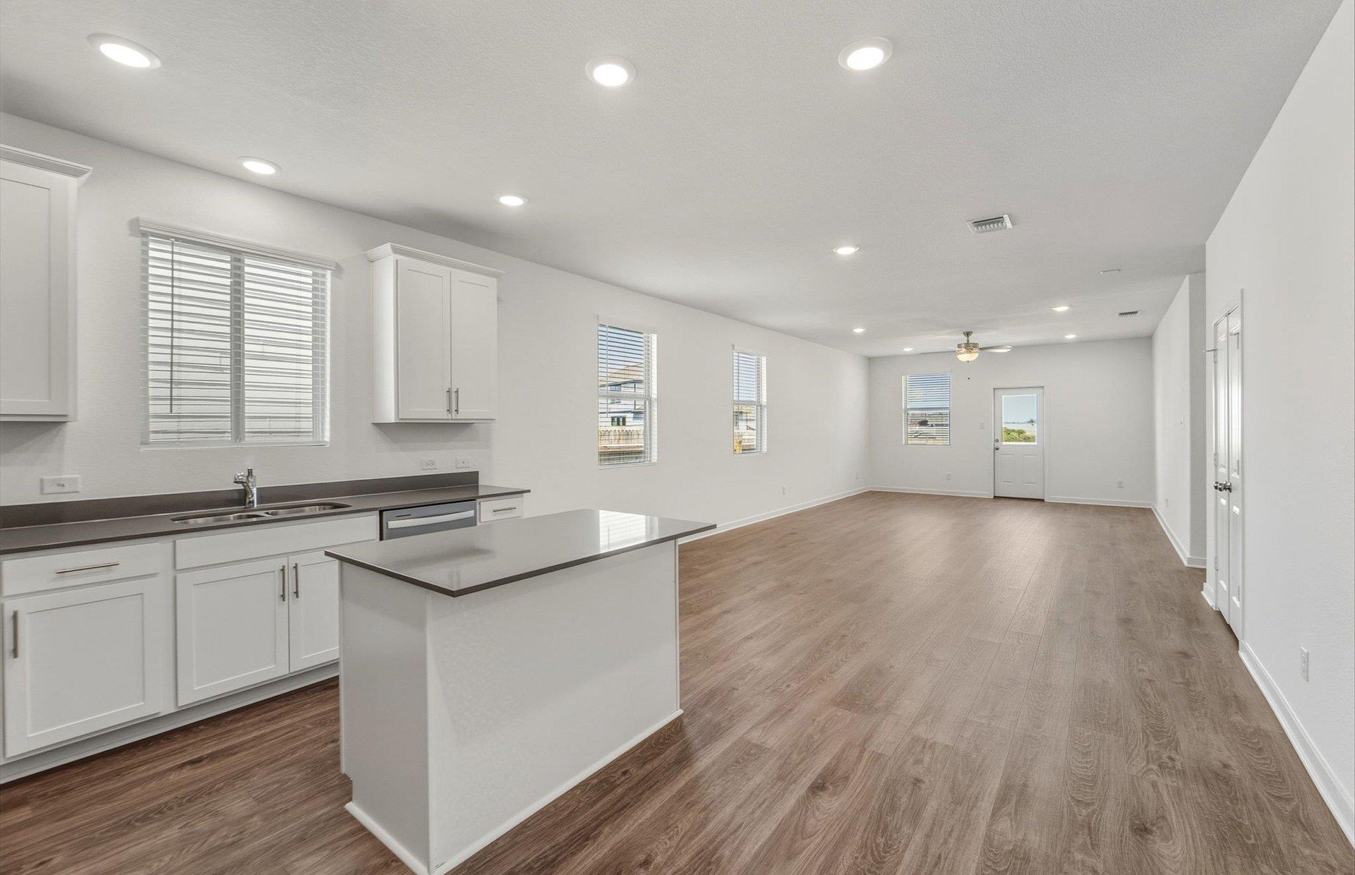 408 Paradise Canyon Dr, Jarrell, TX 76537