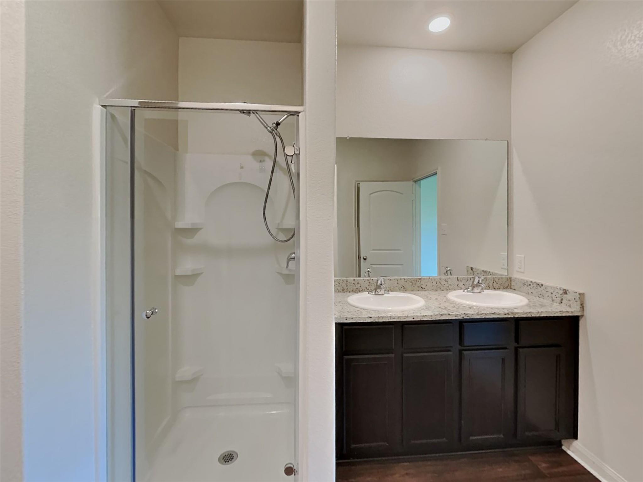 105 Pettigrew Ct, Jarrell, TX 76537