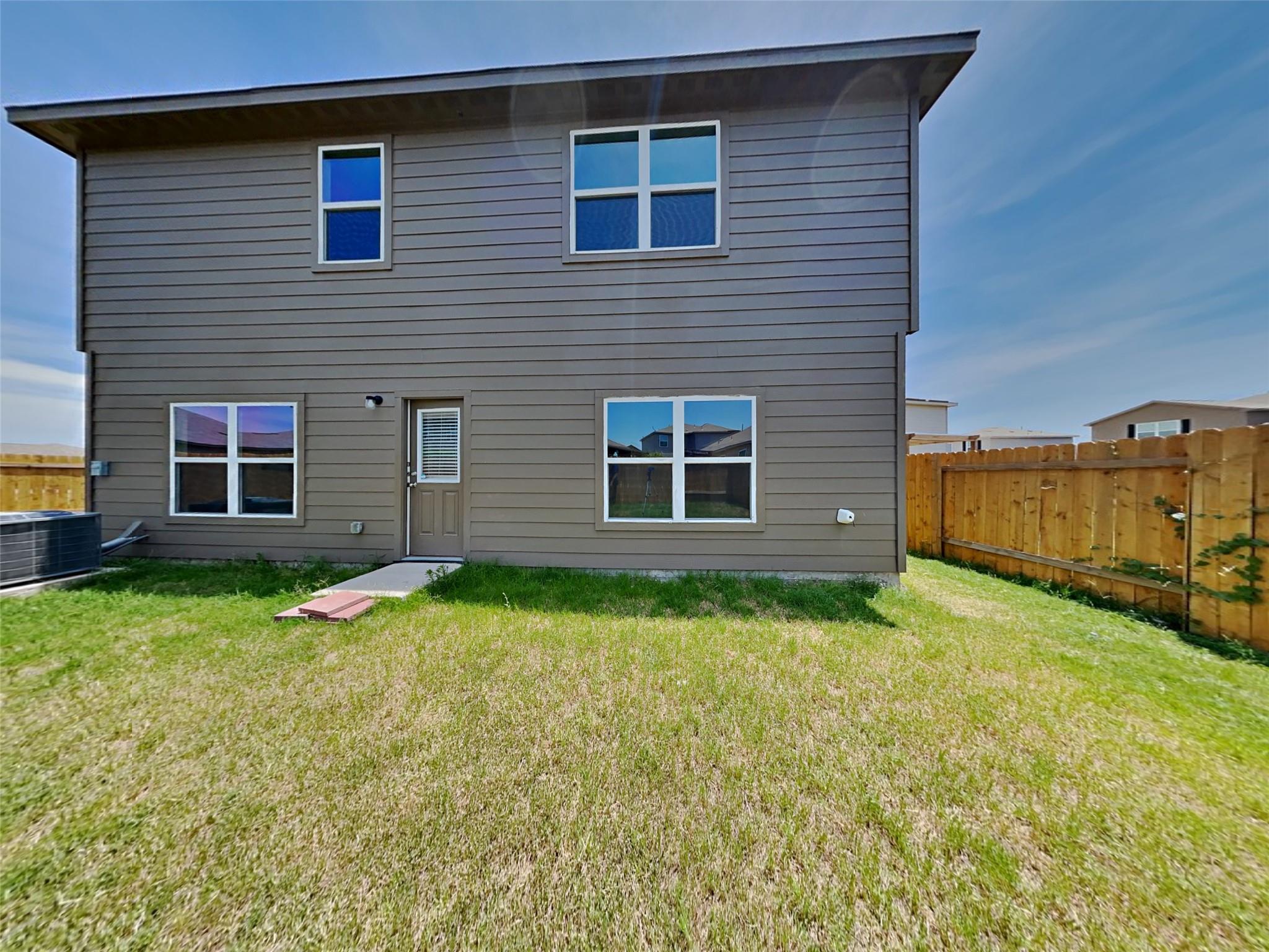 105 Pettigrew Ct, Jarrell, TX 76537
