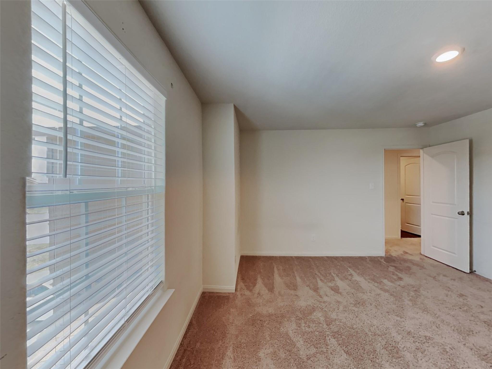 105 Pettigrew Ct, Jarrell, TX 76537