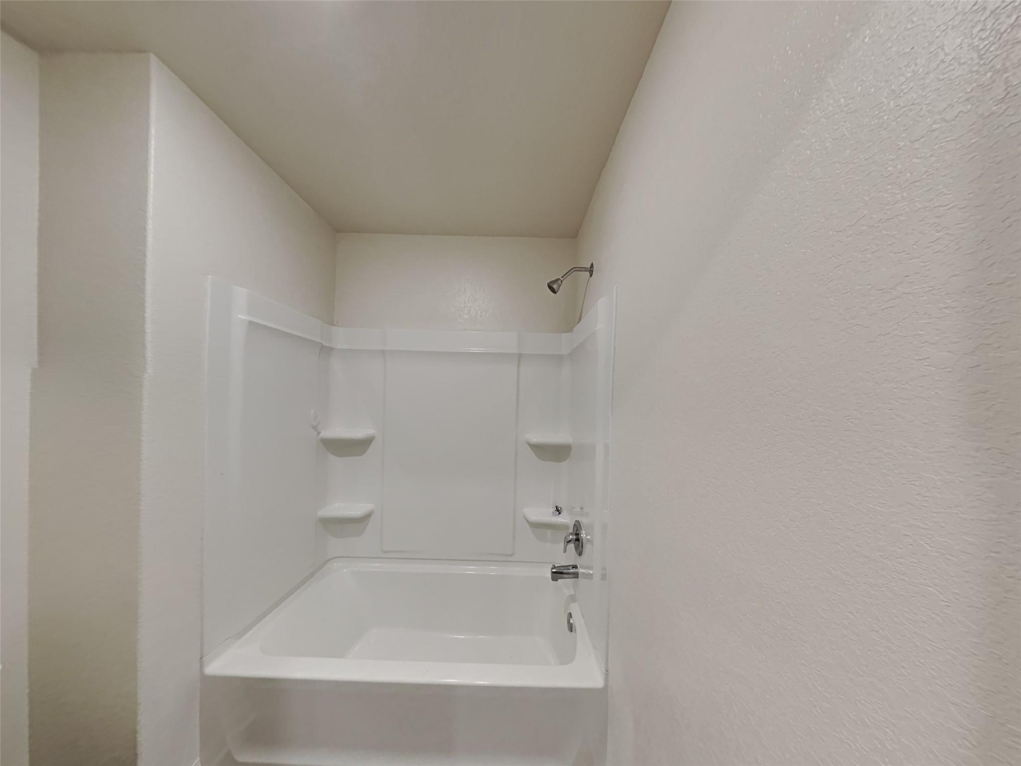 105 Pettigrew Ct, Jarrell, TX 76537