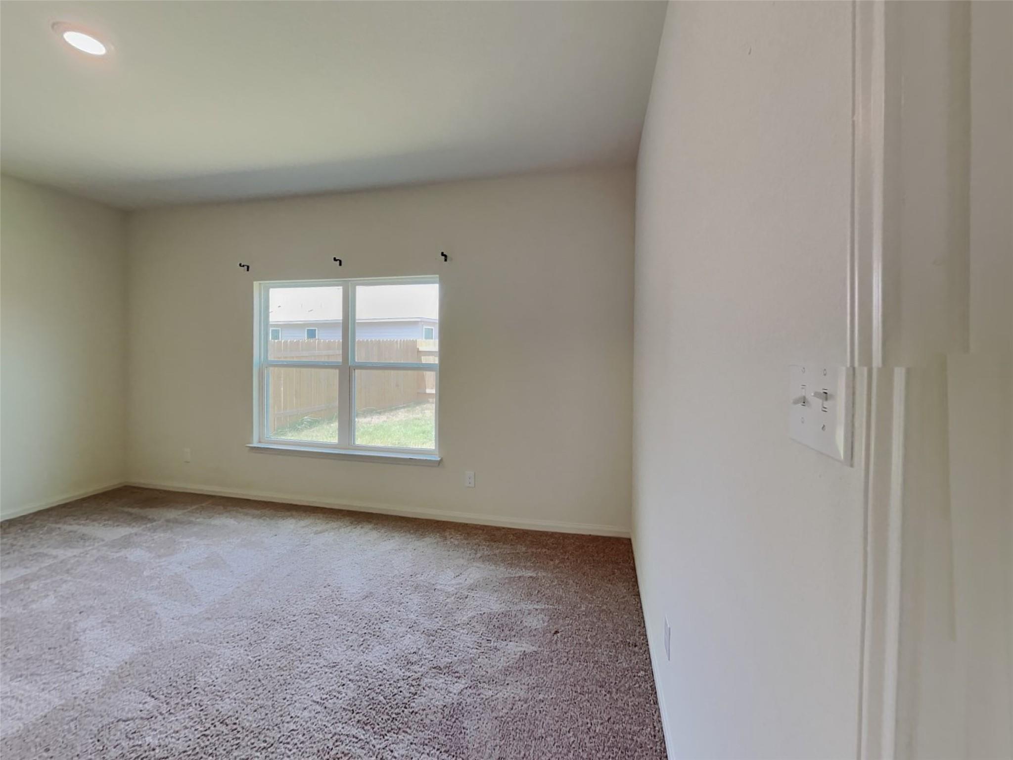 105 Pettigrew Ct, Jarrell, TX 76537