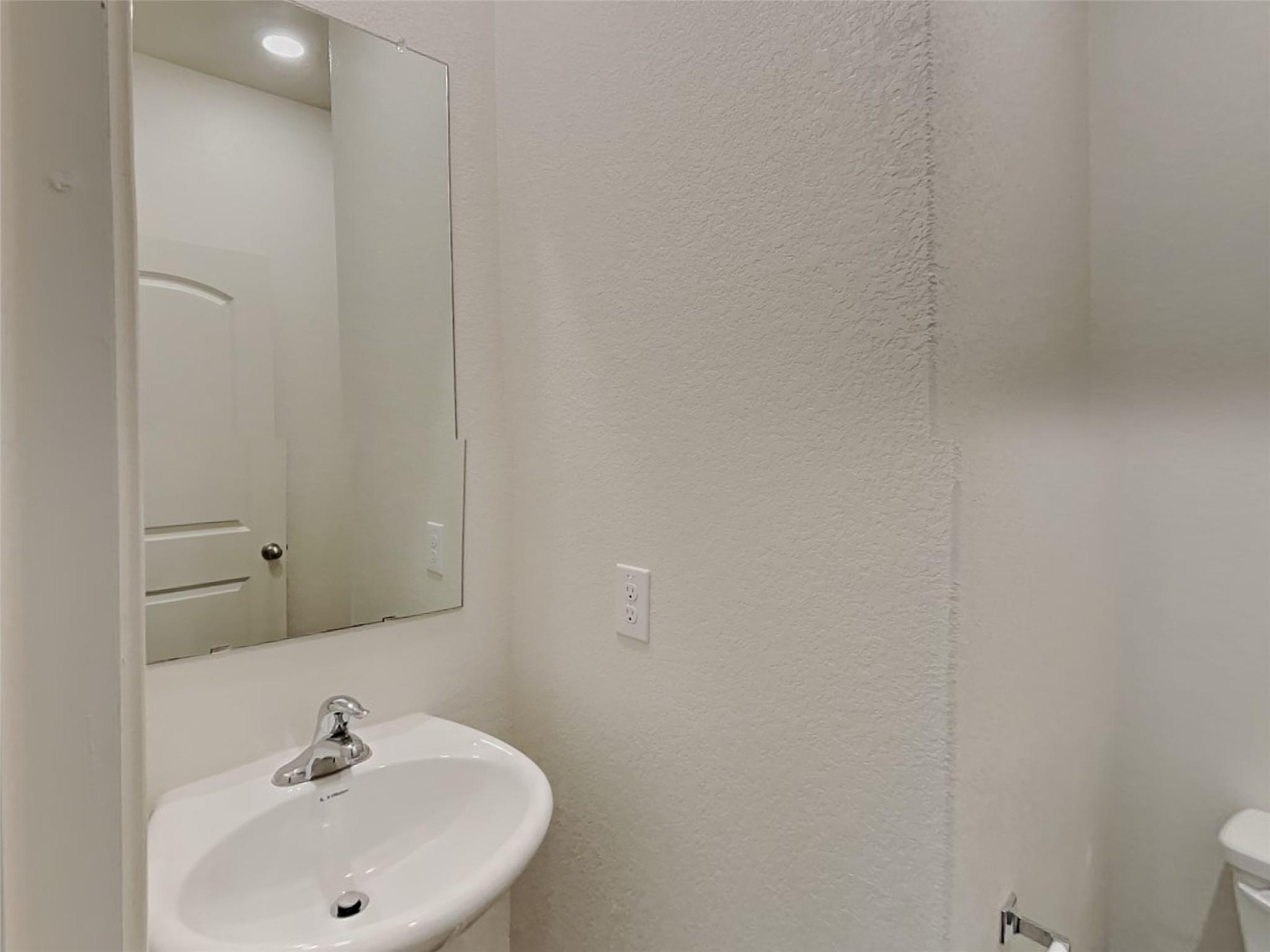 105 Pettigrew Ct, Jarrell, TX 76537