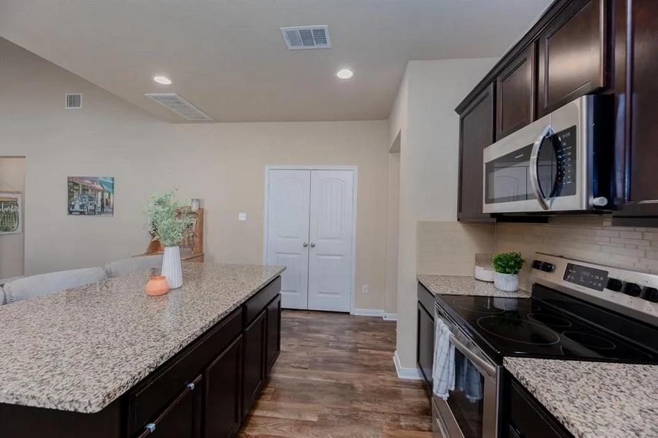 652 Donegal Ln, Georgetown, TX 78626