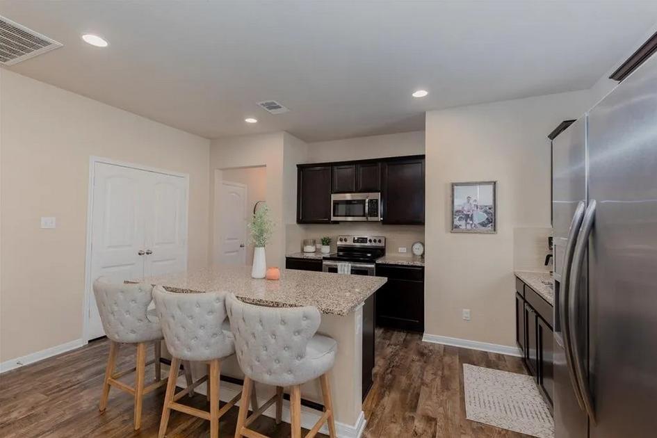 652 Donegal Ln, Georgetown, TX 78626