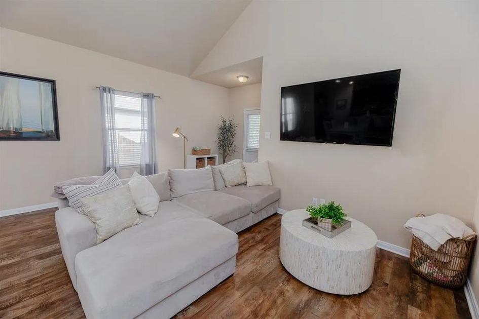 652 Donegal Ln, Georgetown, TX 78626