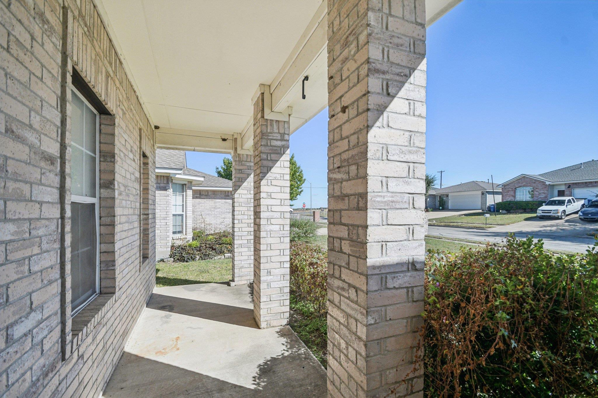 106 Cavalry Trl, Elgin, TX 78621