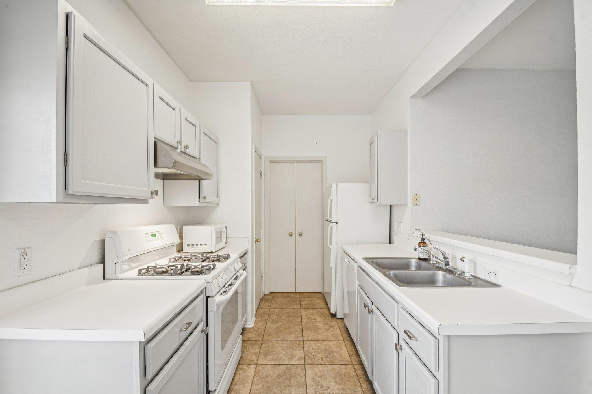 106 Cavalry Trl, Elgin, TX 78621