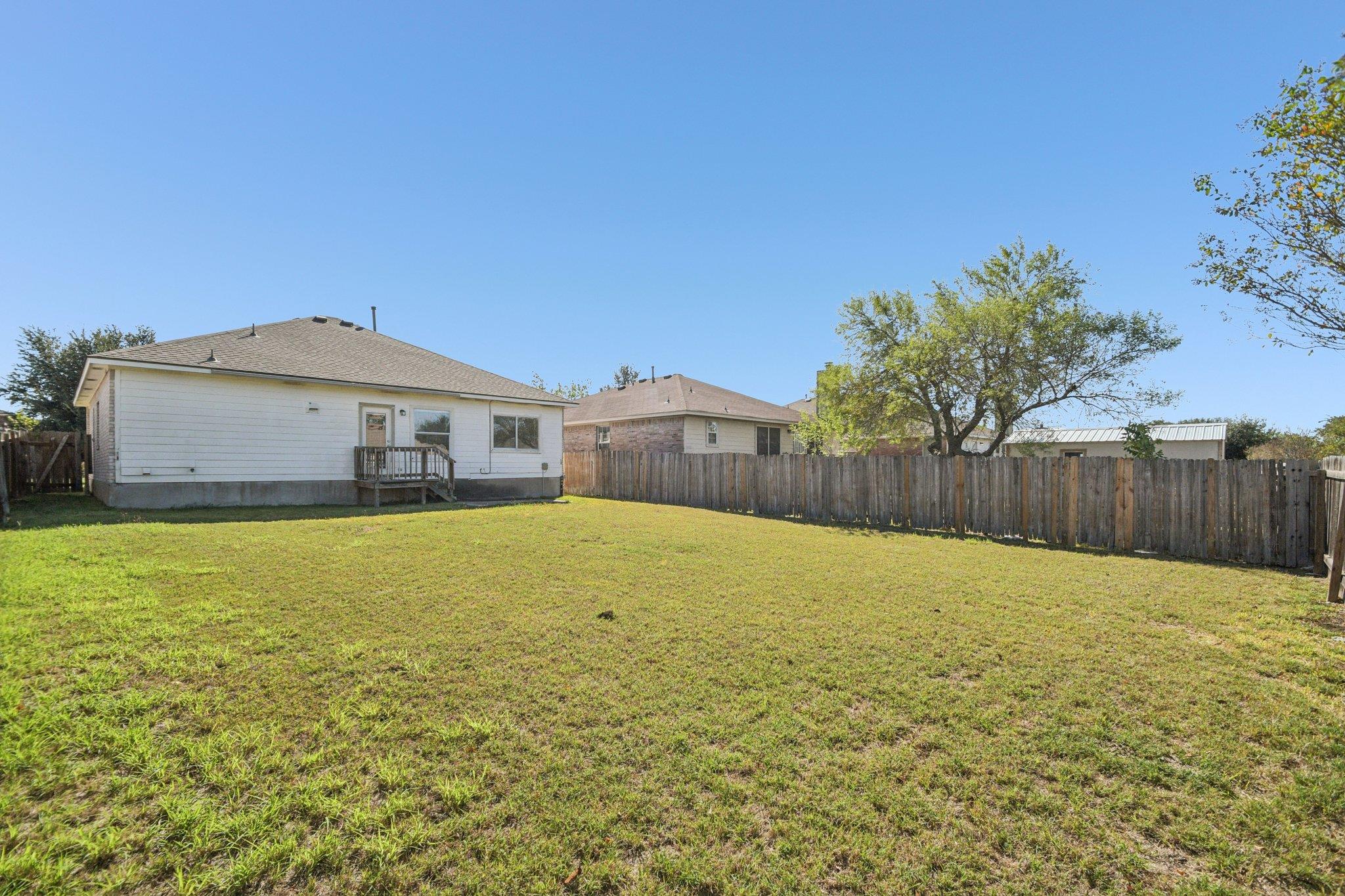106 Cavalry Trl, Elgin, TX 78621