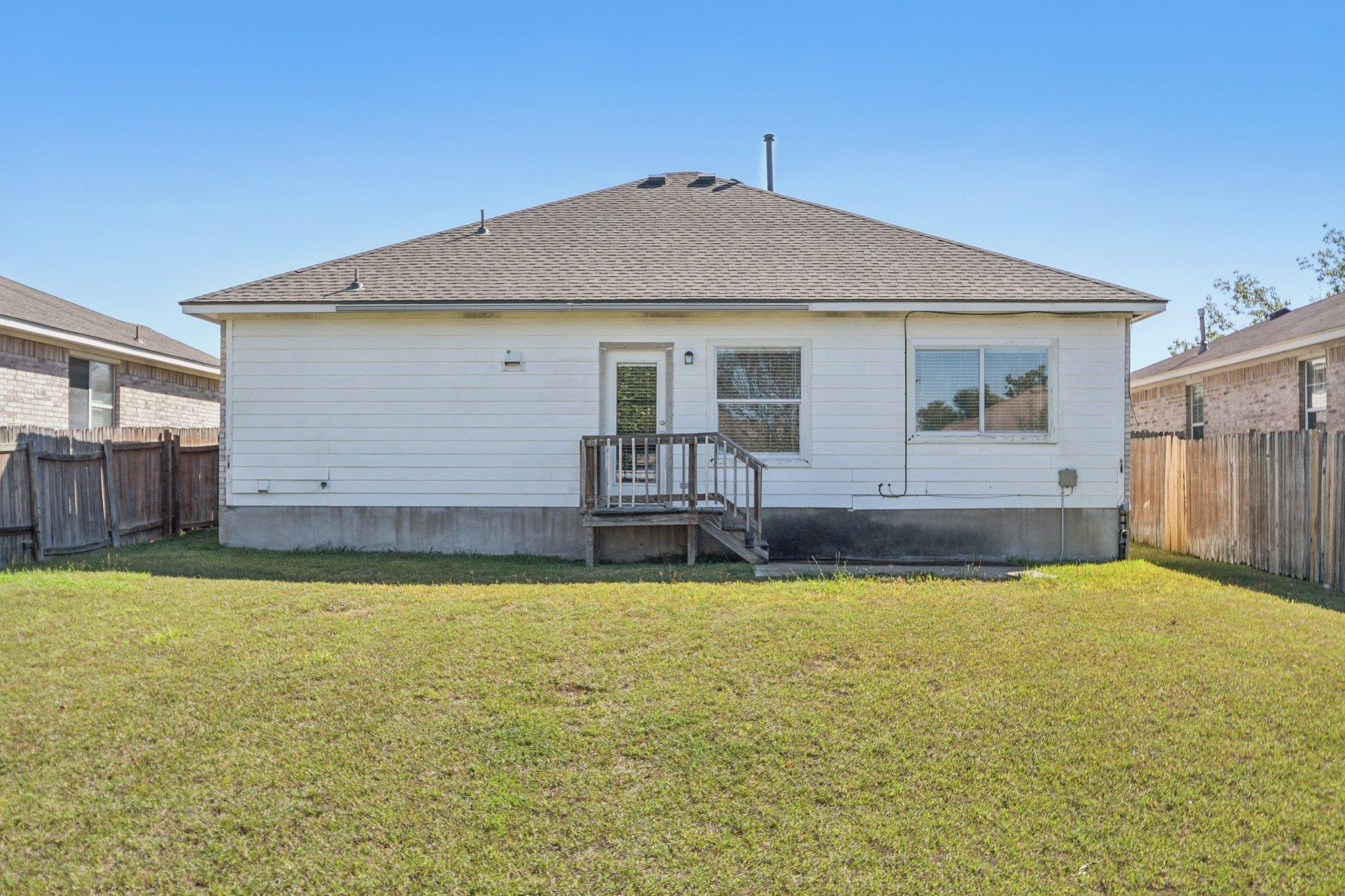 106 Cavalry Trl, Elgin, TX 78621