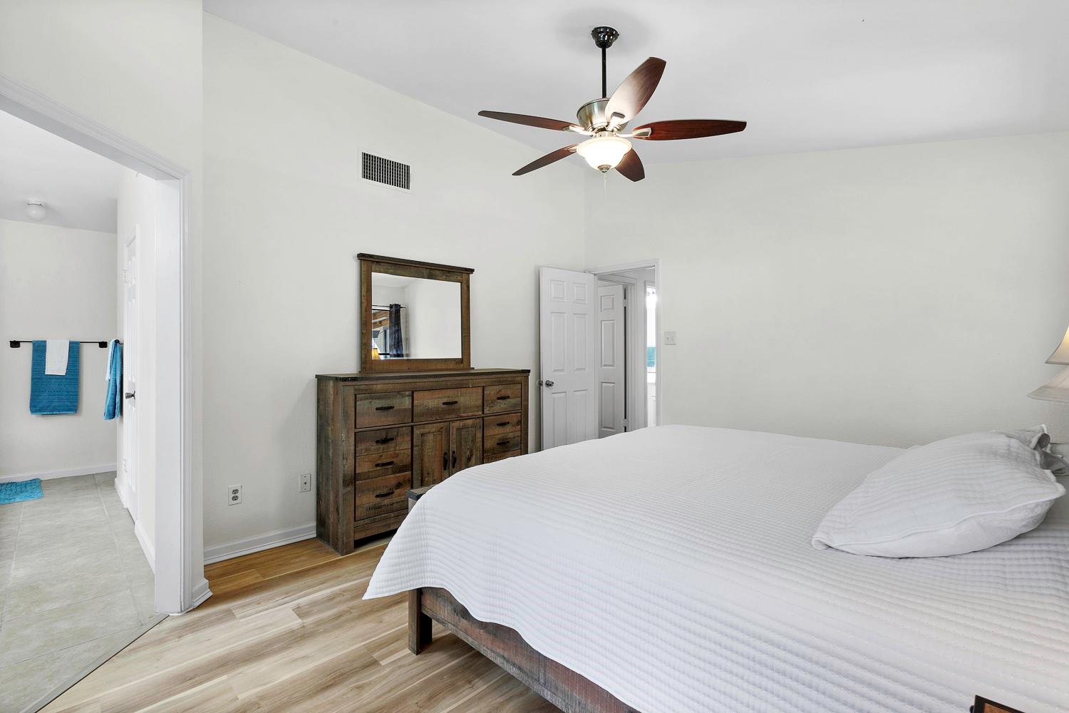 10406 Sentenal Dr, Austin, TX 78748