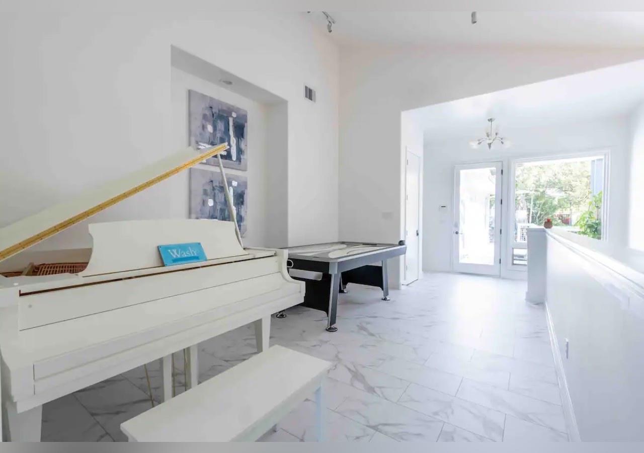 5924 Lookout Mountain Dr, Austin, TX 78731