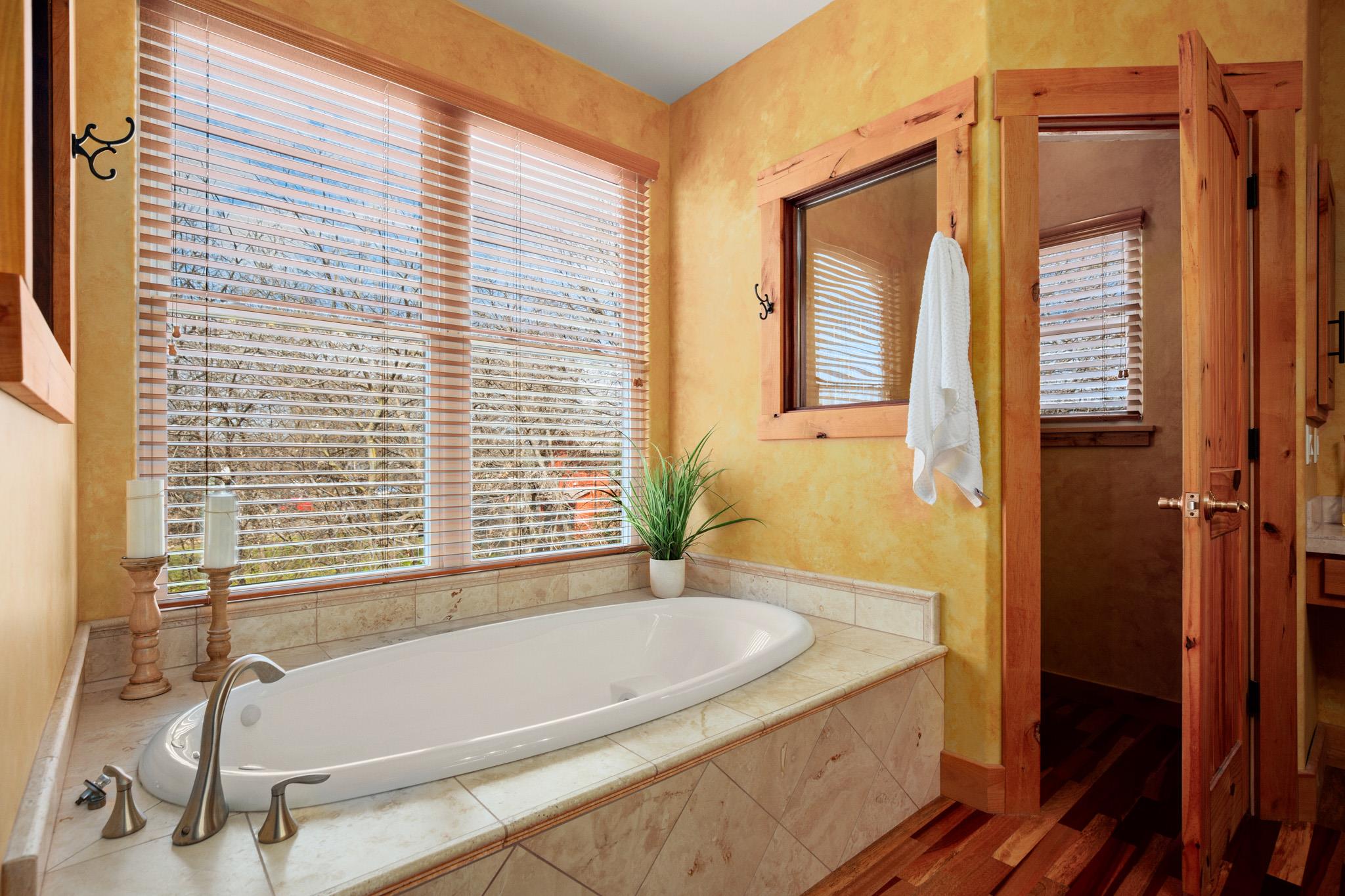 912 E E. 51st St, Austin, TX 78751