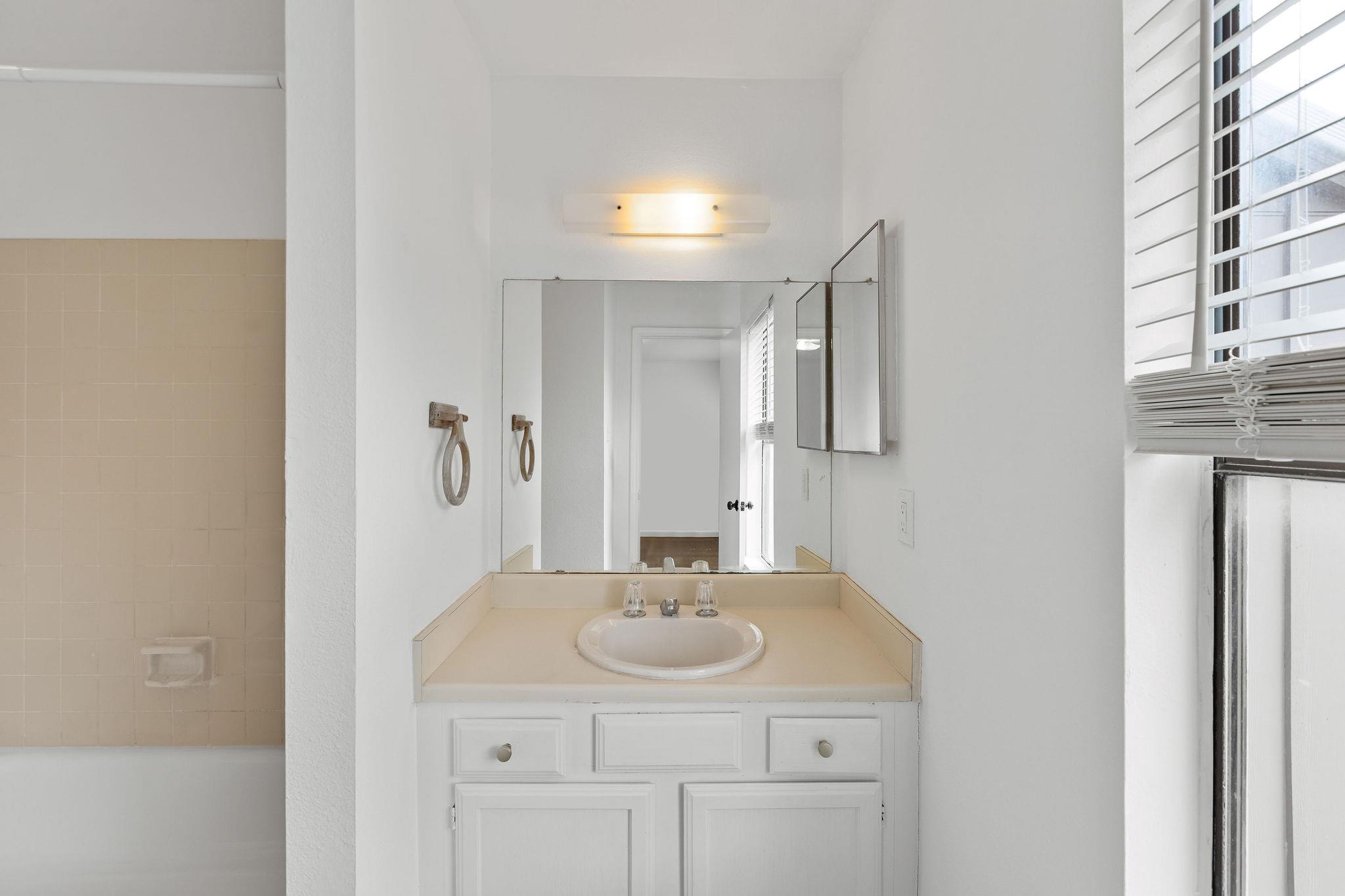 1712 Timber Ridge Rd, Austin, TX 78741