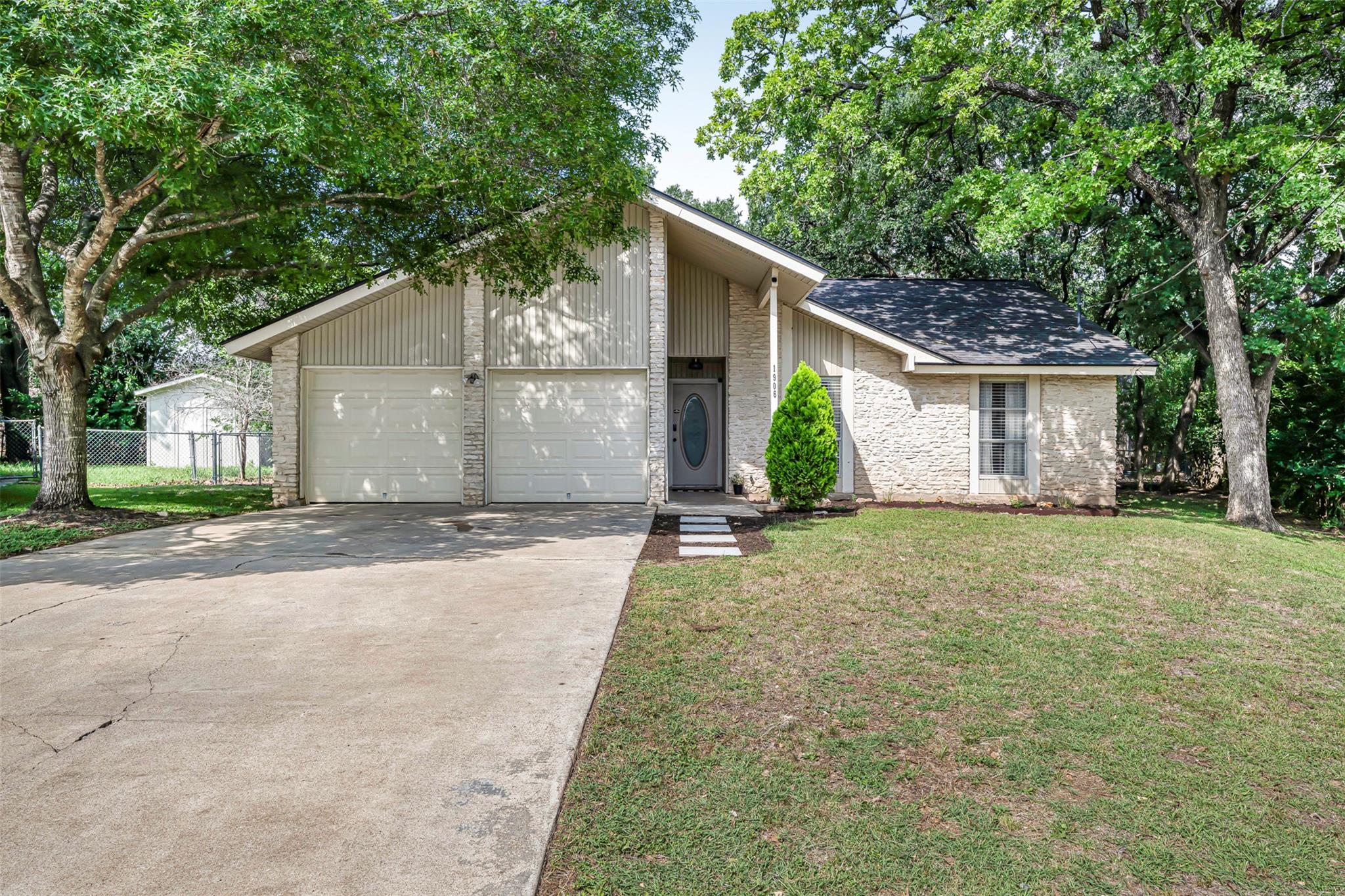 1906 Garden Villa Dr, Georgetown, TX 78628