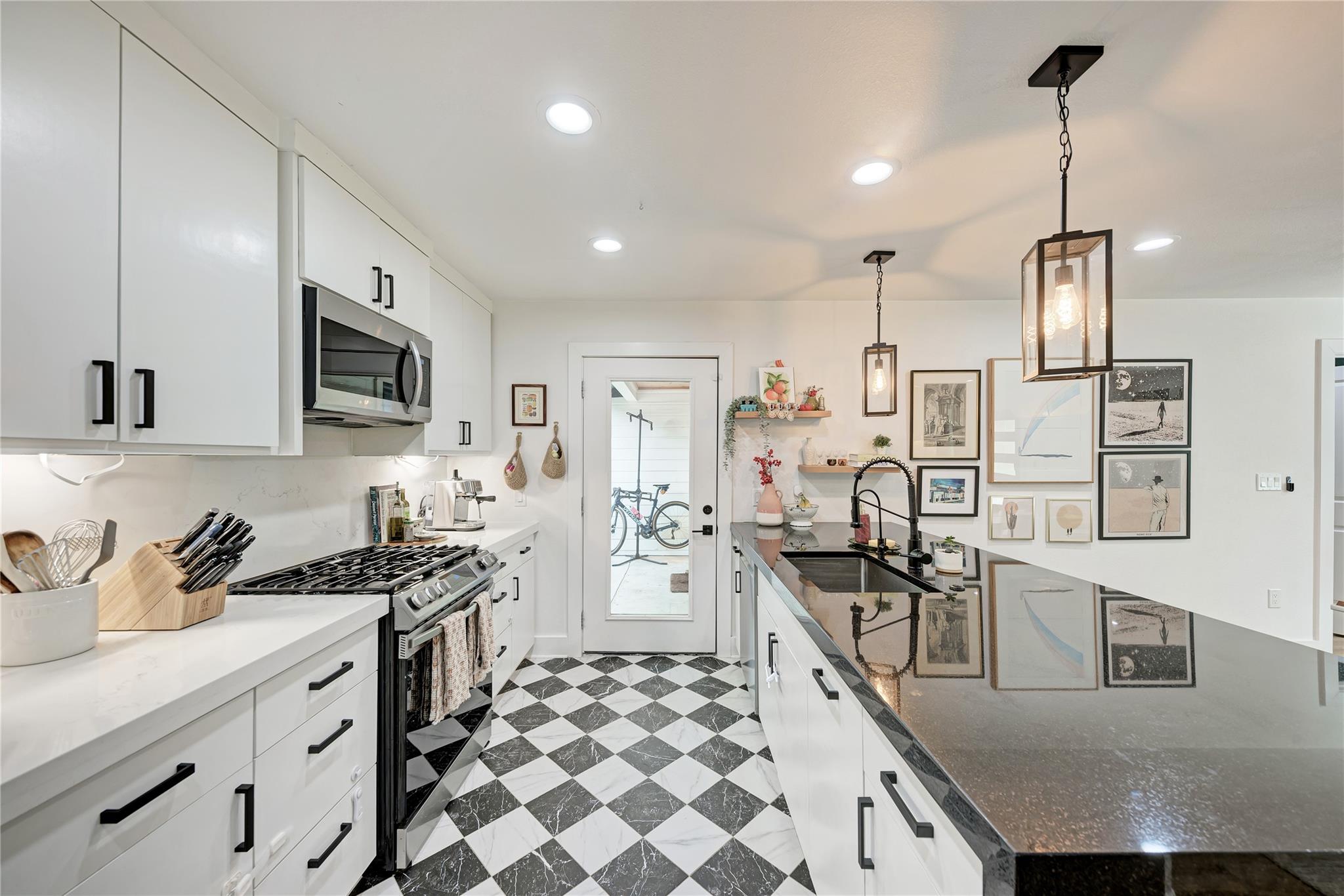 1607 Sweetbriar Ave, Austin, TX 78723