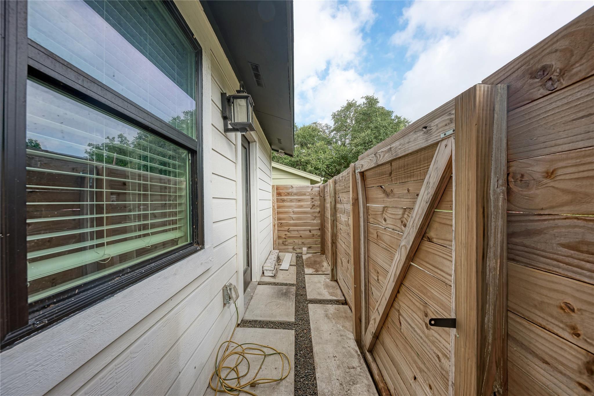 1607 Sweetbriar Ave, Austin, TX 78723