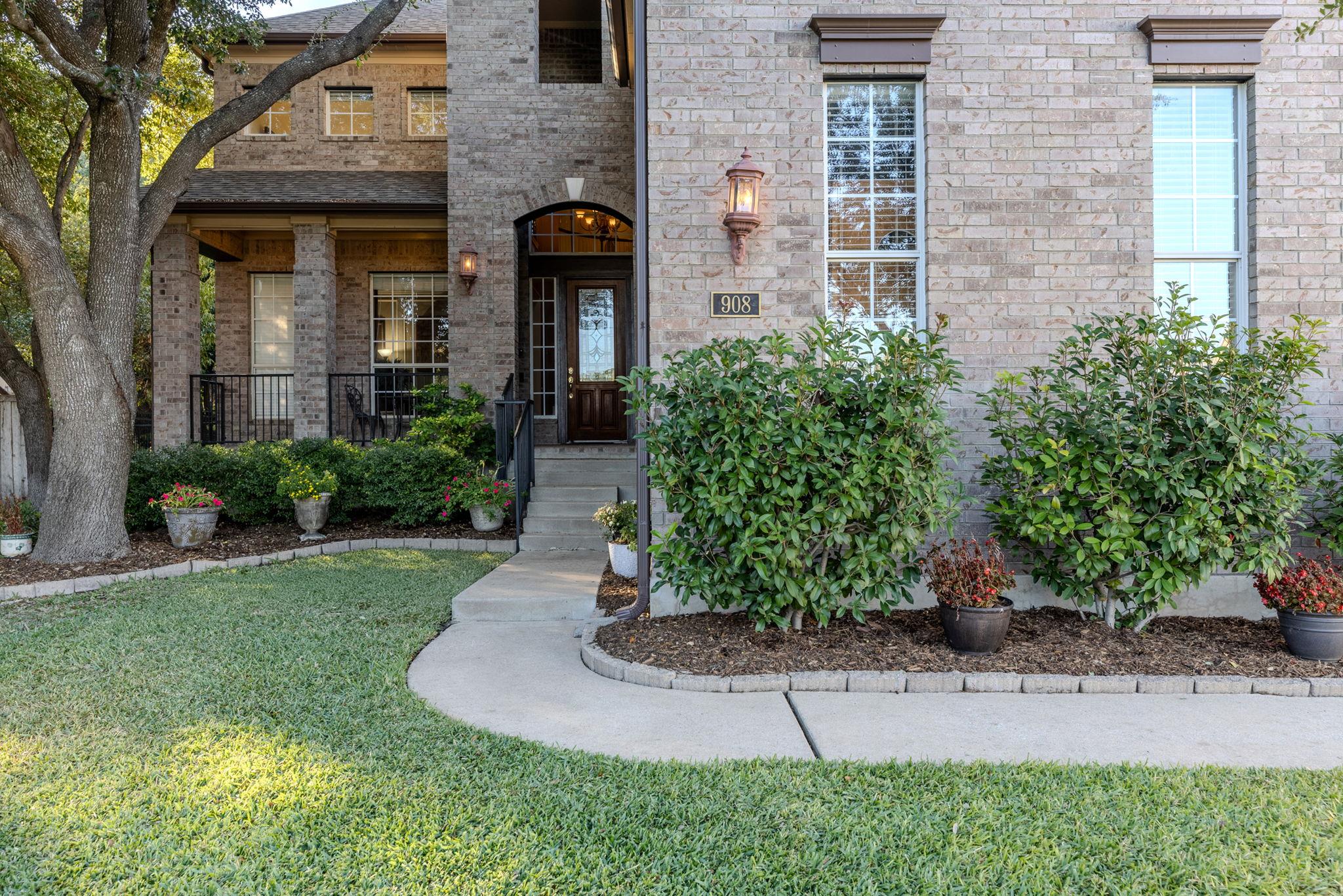 908 Golden Bear Cv, Round Rock, TX 78664