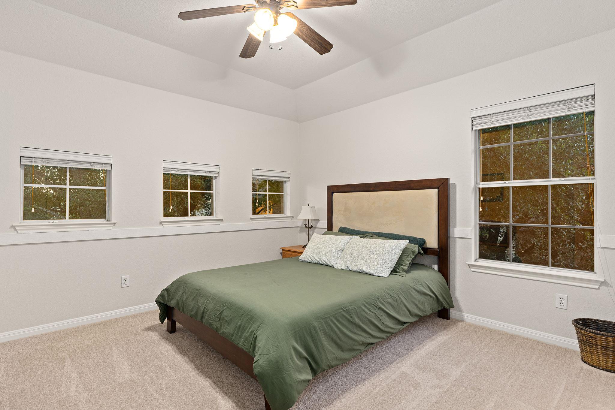 908 Golden Bear Cv, Round Rock, TX 78664