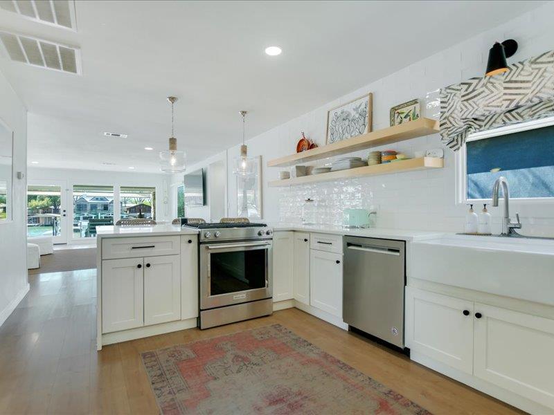 1304 S Lakeside Dr, Burnet, TX 78611