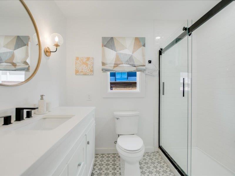 1304 S Lakeside Dr, Burnet, TX 78611