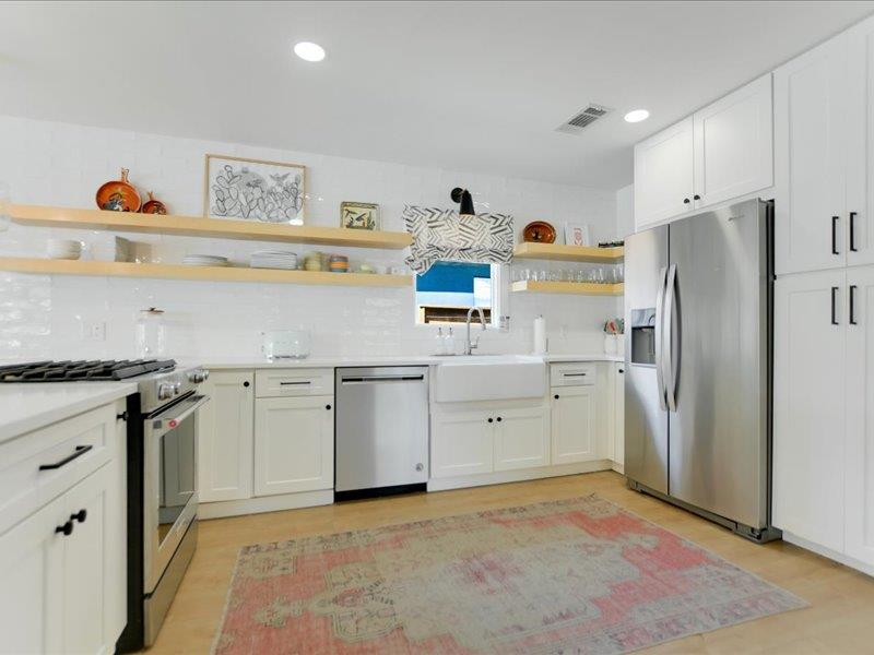 1304 S Lakeside Dr, Burnet, TX 78611