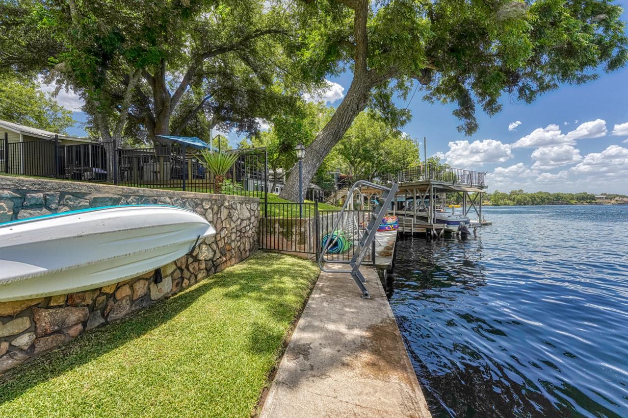1304 S Lakeside Dr, Burnet, TX 78611