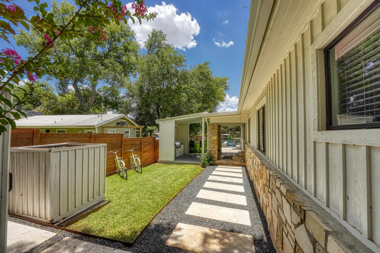 1304 S Lakeside Dr, Burnet, TX 78611