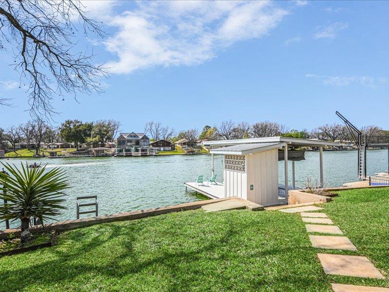 1304 S Lakeside Dr, Burnet, TX 78611