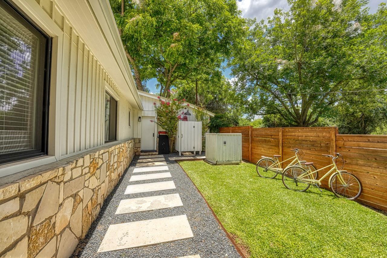 1304 S Lakeside Dr, Burnet, TX 78611