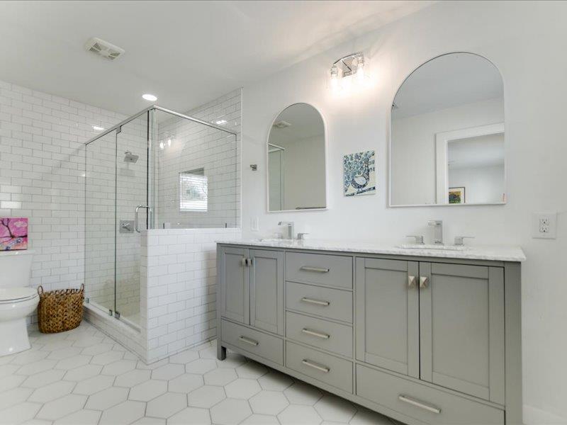 1304 S Lakeside Dr, Burnet, TX 78611