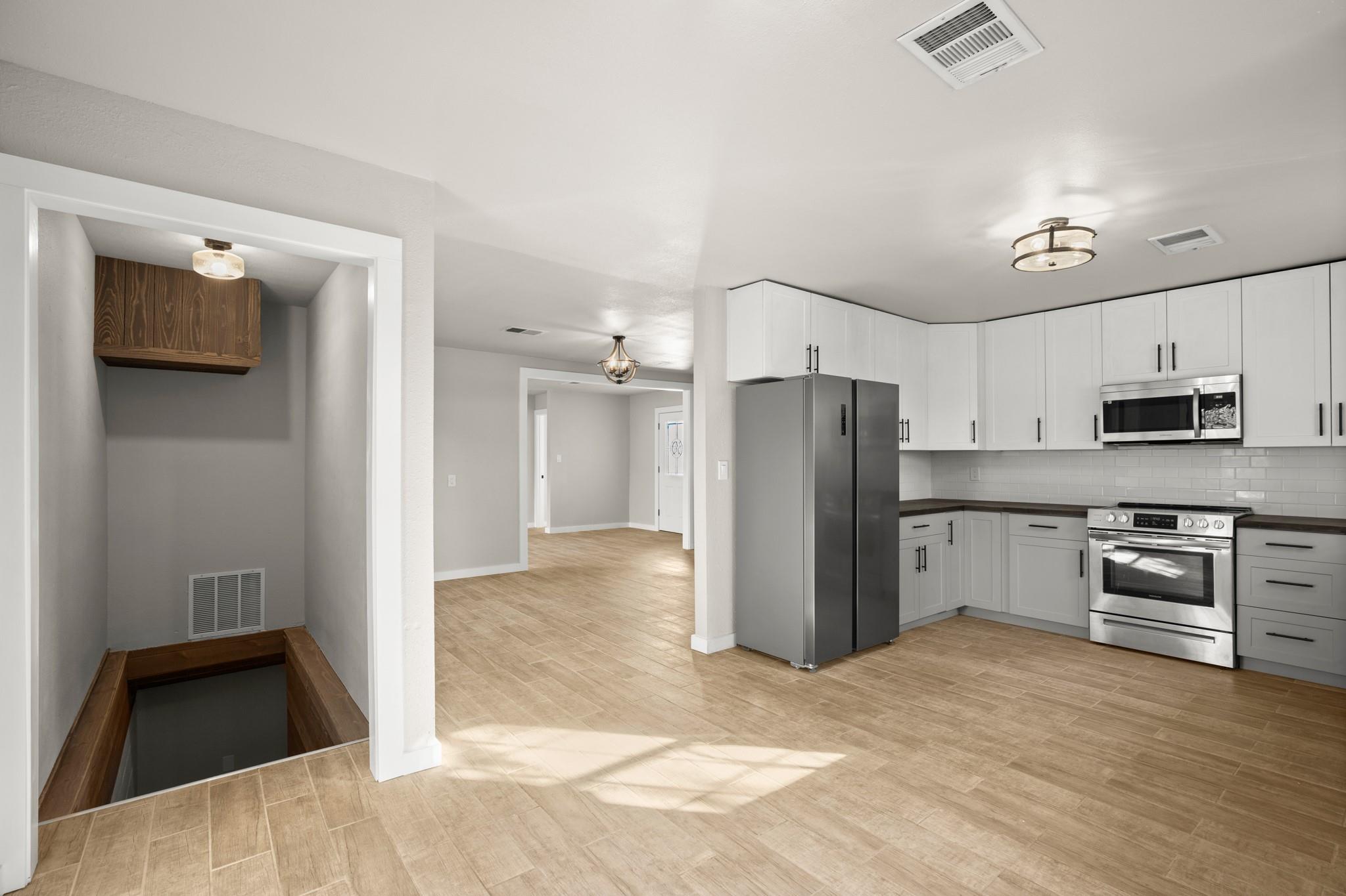 402 Twin Elm Dr, Canyon Lake, TX 78133