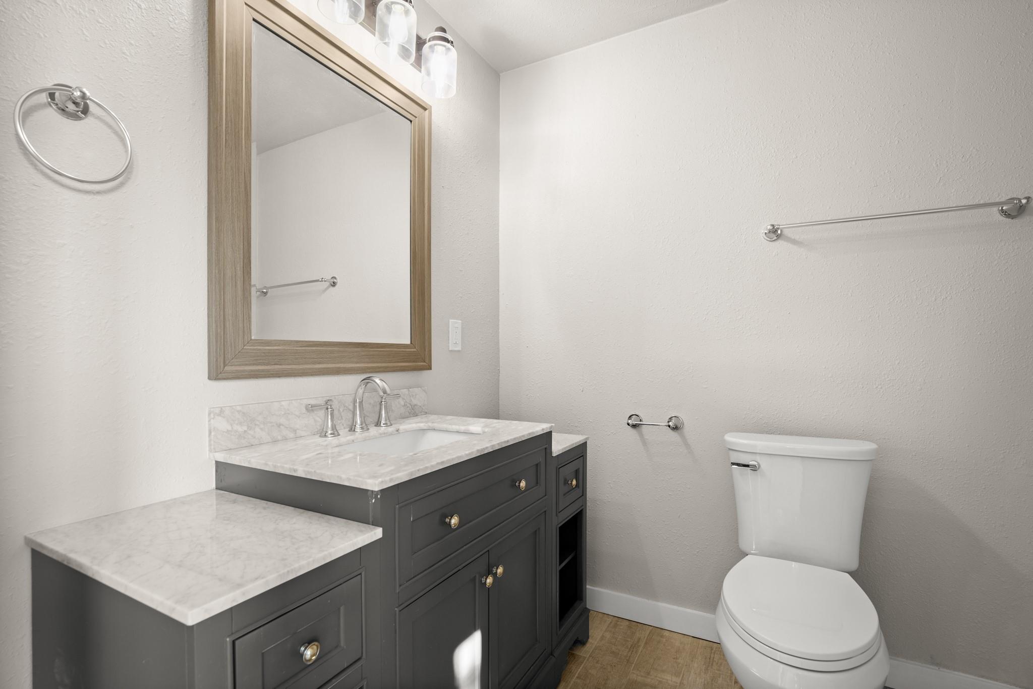 402 Twin Elm Dr, Canyon Lake, TX 78133