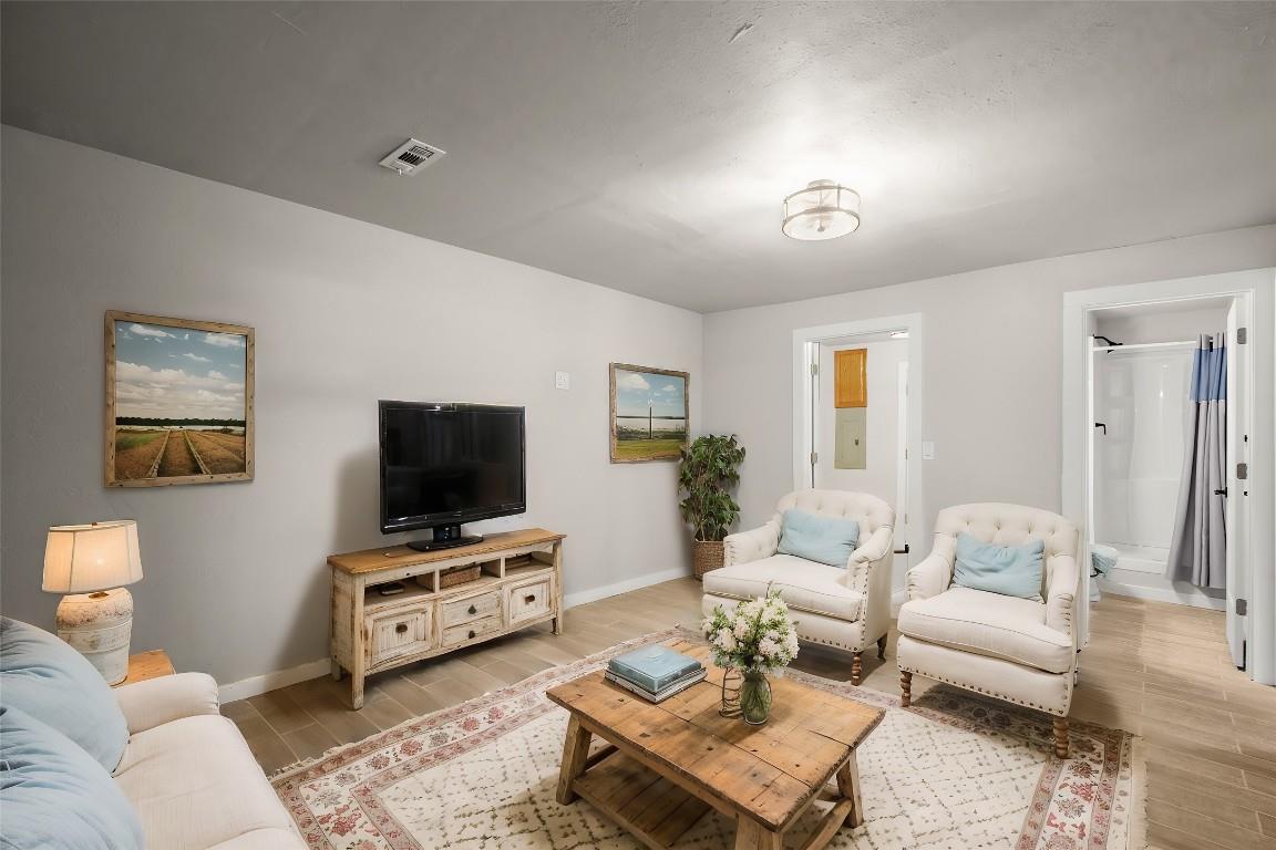 402 Twin Elm Dr, Canyon Lake, TX 78133