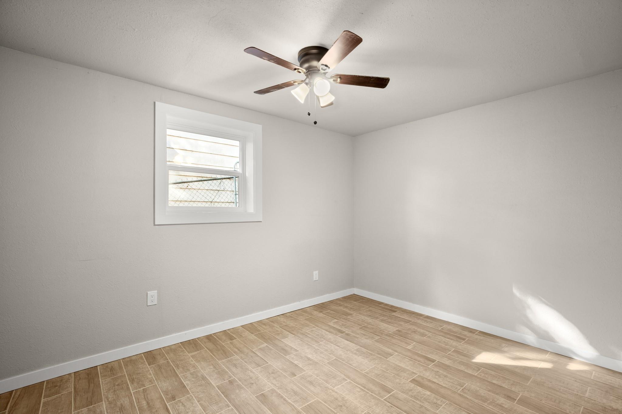 402 Twin Elm Dr, Canyon Lake, TX 78133