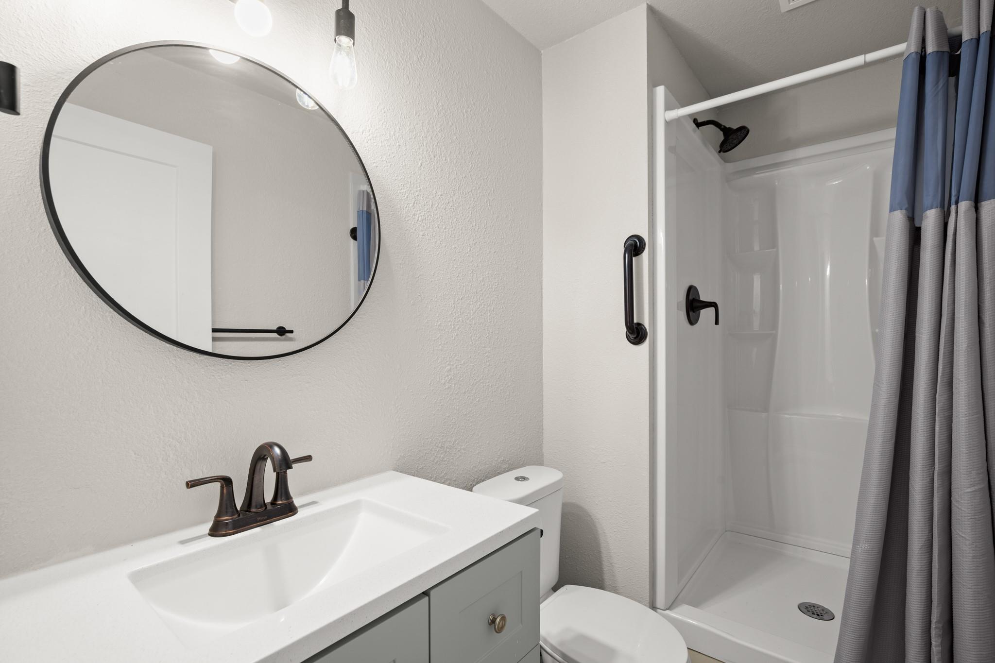 402 Twin Elm Dr, Canyon Lake, TX 78133